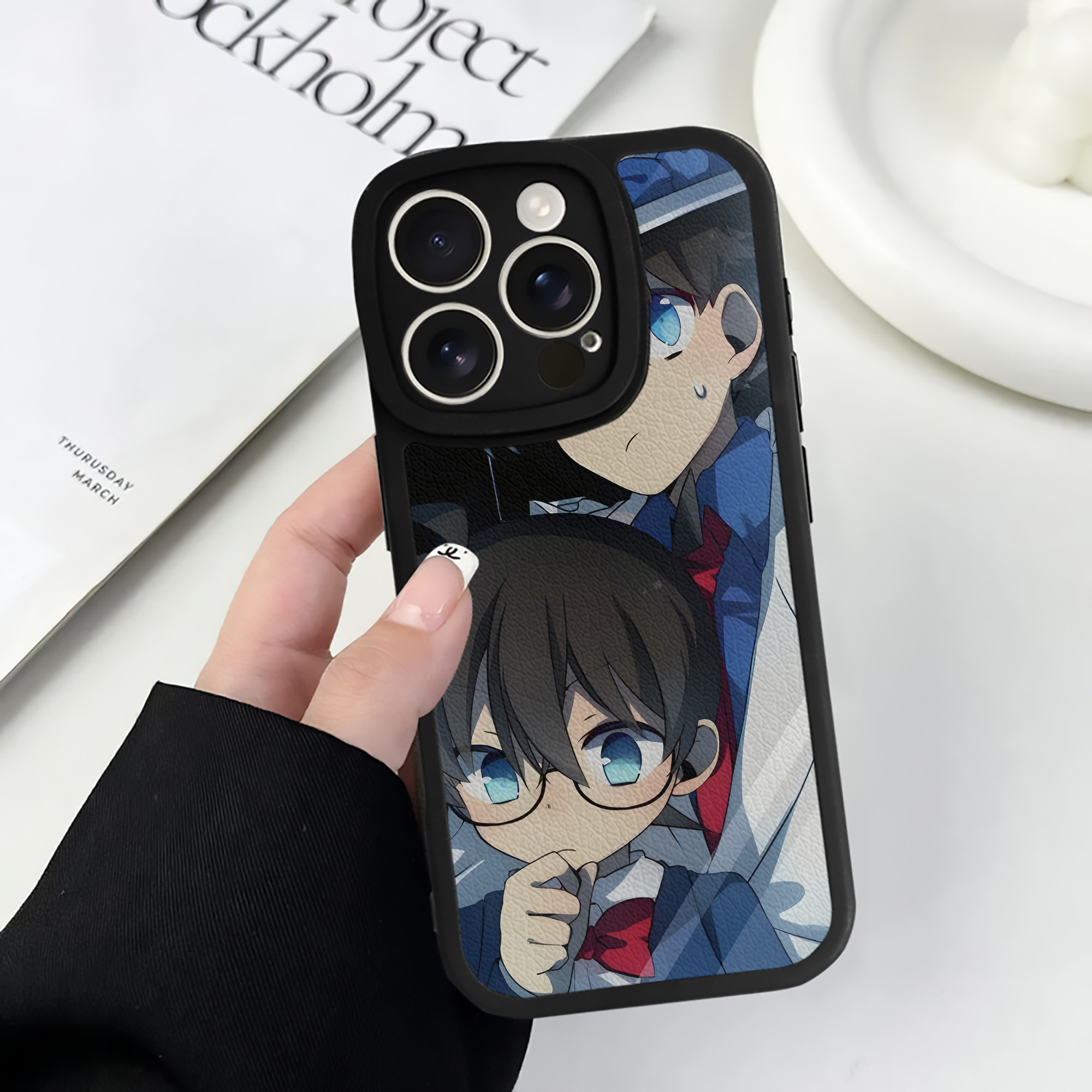 （画像用） 名探偵コナン Detective Conan 【iPhone 16シリーズ対応】シリコンスマホケース（レザー調） 材質：シリコン